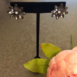 Pretty Gray Floral Earrings